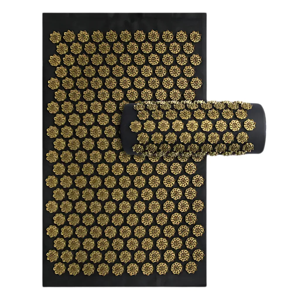 "AkupressurMassage-Matte mit Nadelpunkten zur Schmerzlinderung und Entspannung in eleganten Farben im Einsatz"