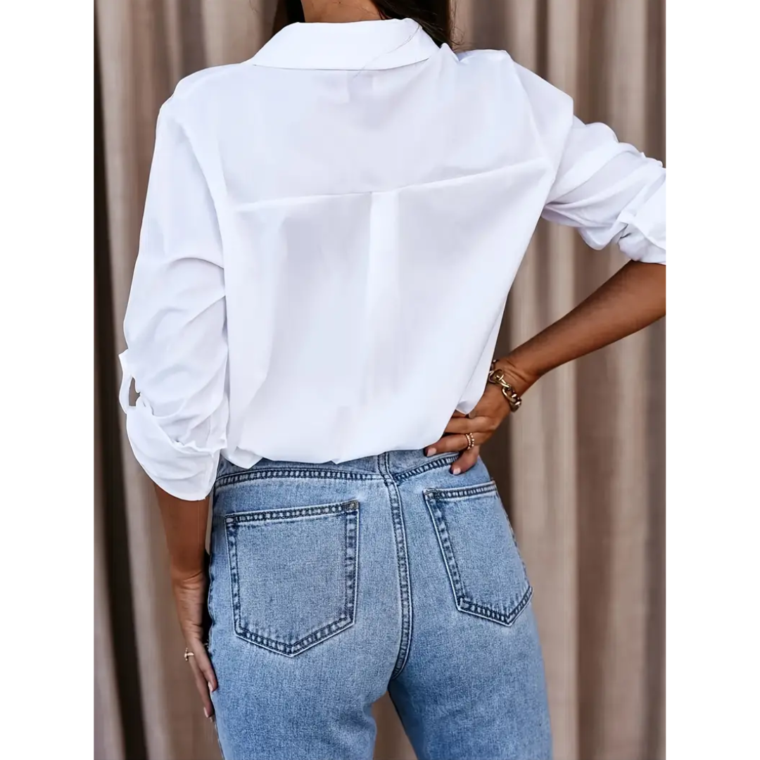 "Damen Langarm Bluse aus leichtem Stoff, seitliche Ansicht, elegante Passform, ideal für Büro und Freizeit, vielseitig tragba