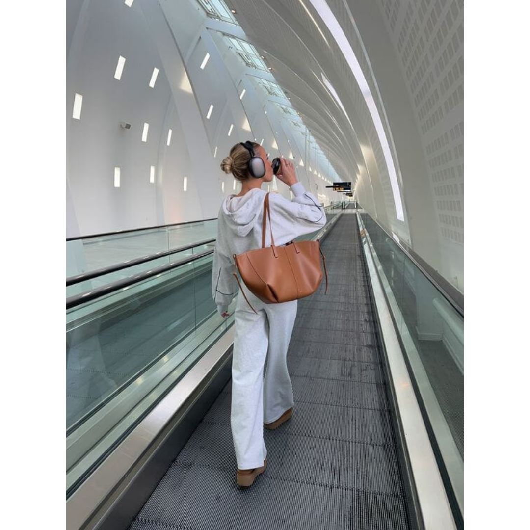 "Damen Vintage Schultertasche: klassische Eleganz, geräumig, zeitloses Design, vielseitig für Alltag und Reisen."