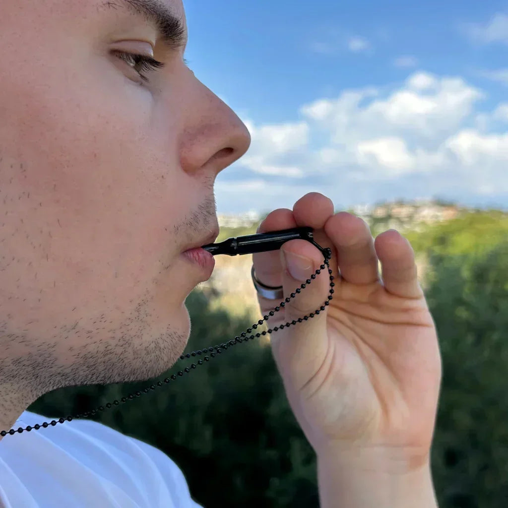 "E-Zigarette in Gold, Schwarz, Silber mit modernem Design und edler Verarbeitung für rauchfreies Dampferlebnis."