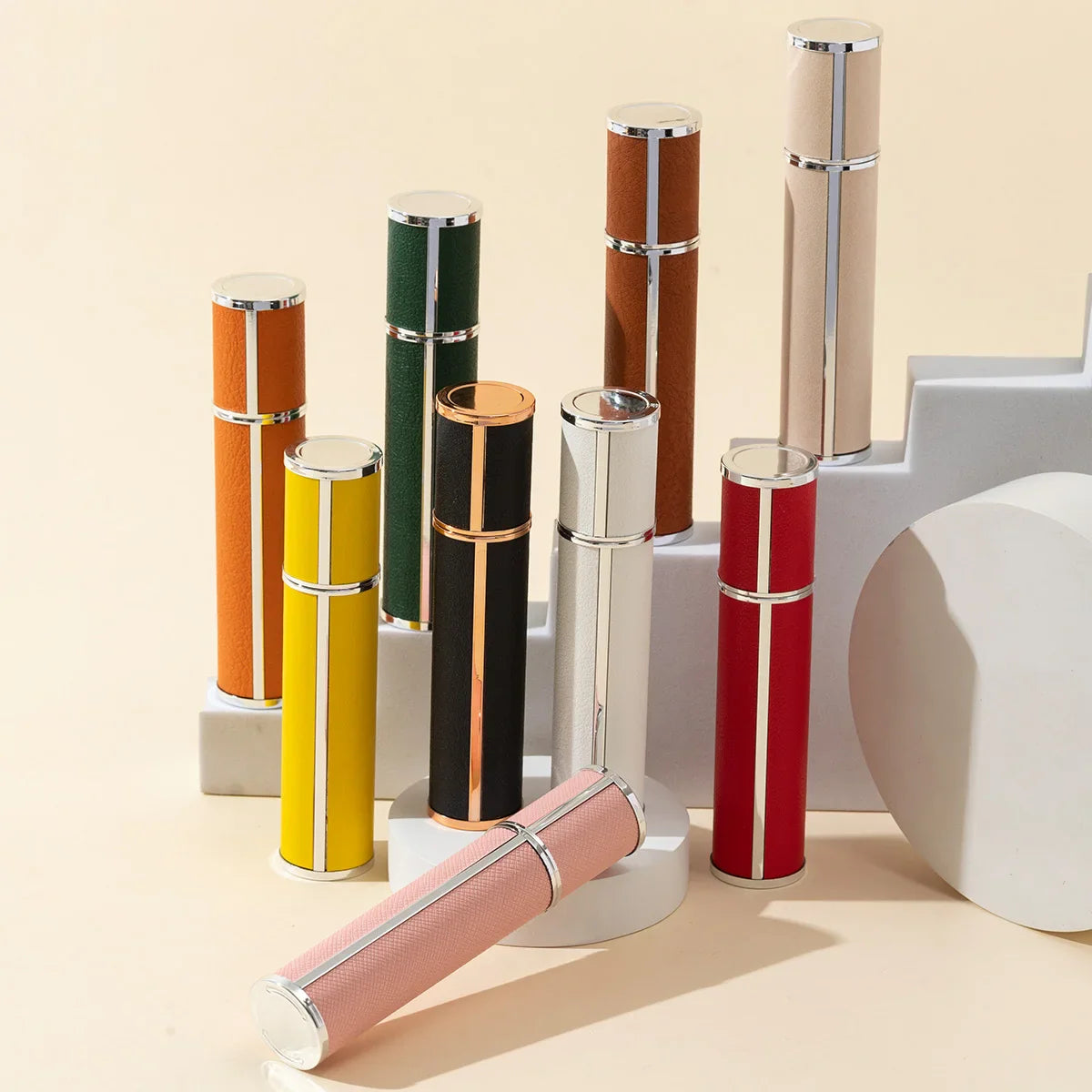 Elegant AromaGo 10ml parfymeforstøver, påfyllbar, lekkasjesikker, hendig, kompakt, ideell for på farten, i forskjellige farger.