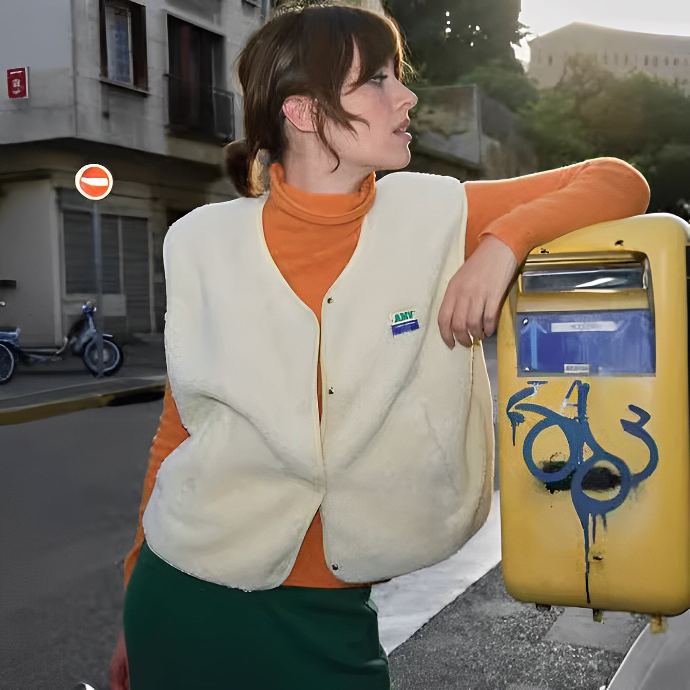 Elegant Äpen strikkegenser for kvinner i beige med myk tekstur, ideell for stilige antrekk til enhver anledning.