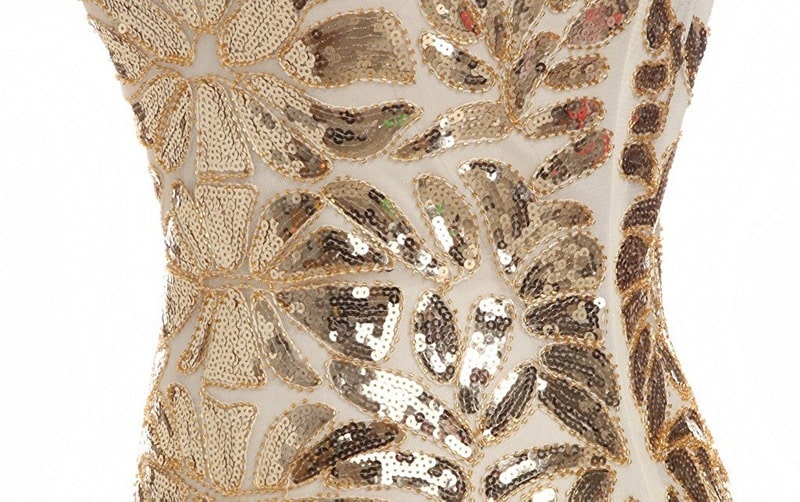 Elegantes Gatsby Kleid in Beige, im Vintage 1920er Jahre Stil, ärmellos, für besondere Anlässe und Retro-Chic geeignet.