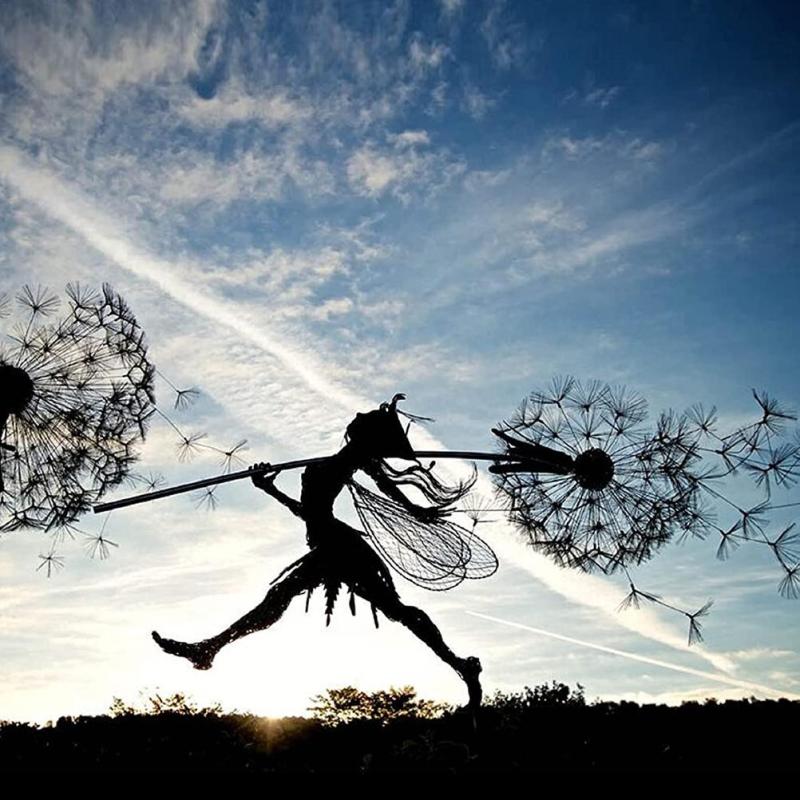 "Feengartenskulptur aus Metall, tanzende Feen und Pusteblumen, wetterfest, magische Rasendekoration, 28 cm hoch"