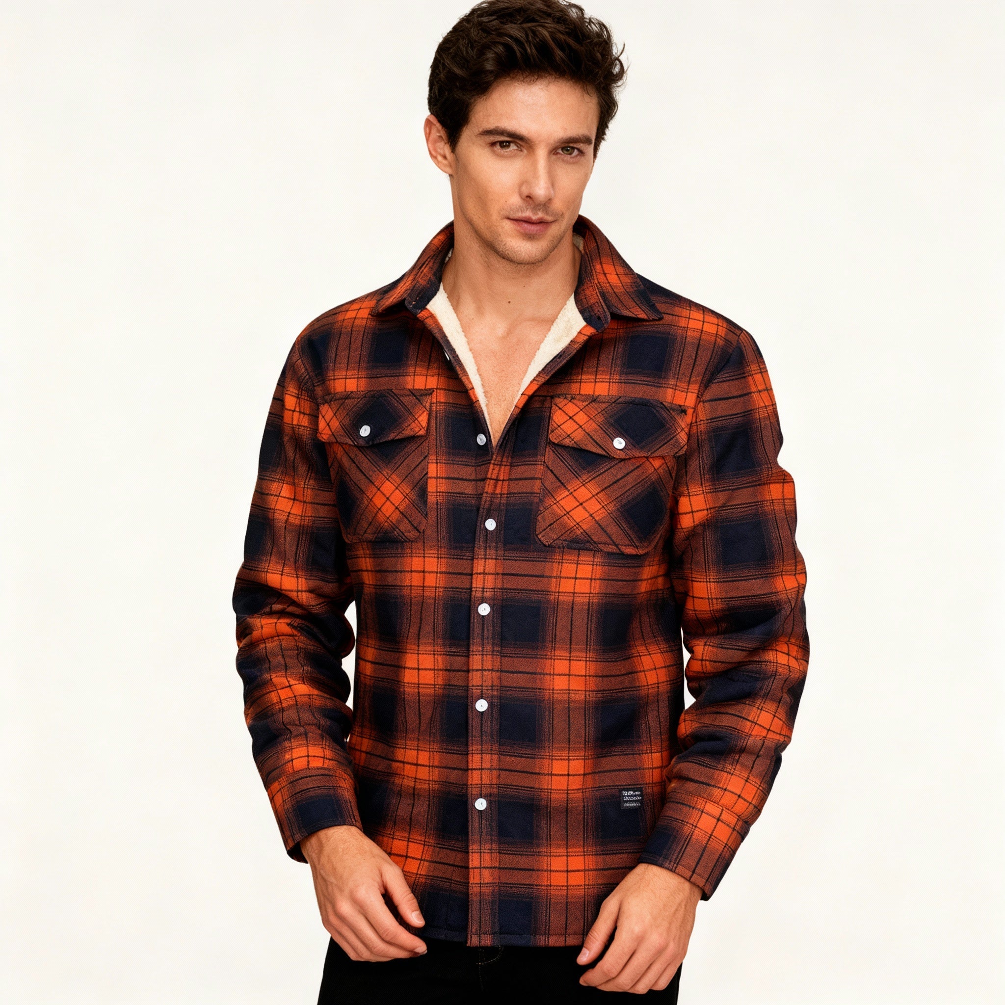 "Grüne, fleecegefütterte karierte Herrenjacke, stilvoll und warm, ideal für kalte Tage."