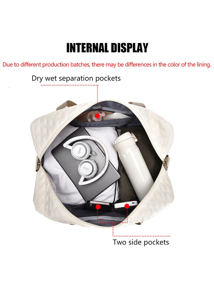 Große faltbare Reisetasche mit Rautenmuster aus wasserabweisendem Nylon, ideal für Kurztrips und geordnetes Packen.