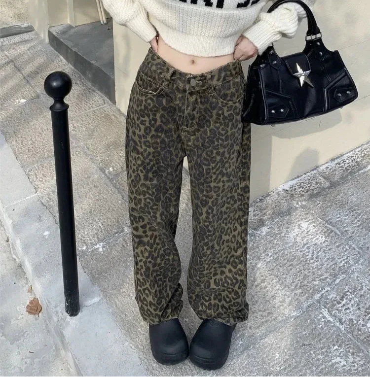 "High-Waist Jeans mit Leopardenmuster, elastischer Bund, figurschmeichelnde Passform, modisches Design, bequeme Damenhose"