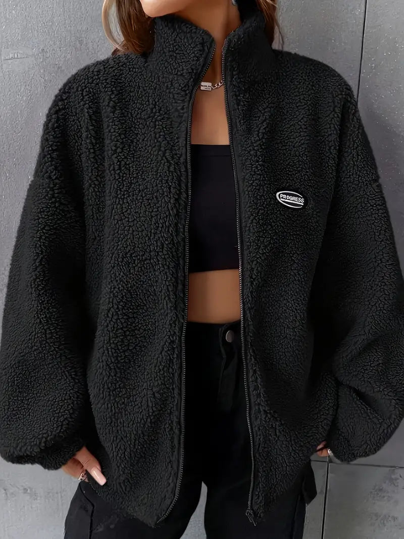 "Kuschelige Damen Teddyjacke mit Reißverschluss, lockere Passform, samtige Textur, Drop-Shoulder, ideal für Herbst."