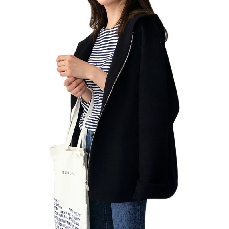 "Modischer Damenmantel mit schützender Kapuze, elegantes Design, ideal für stilbewusste Frauen, wetterfest und vielseitig."