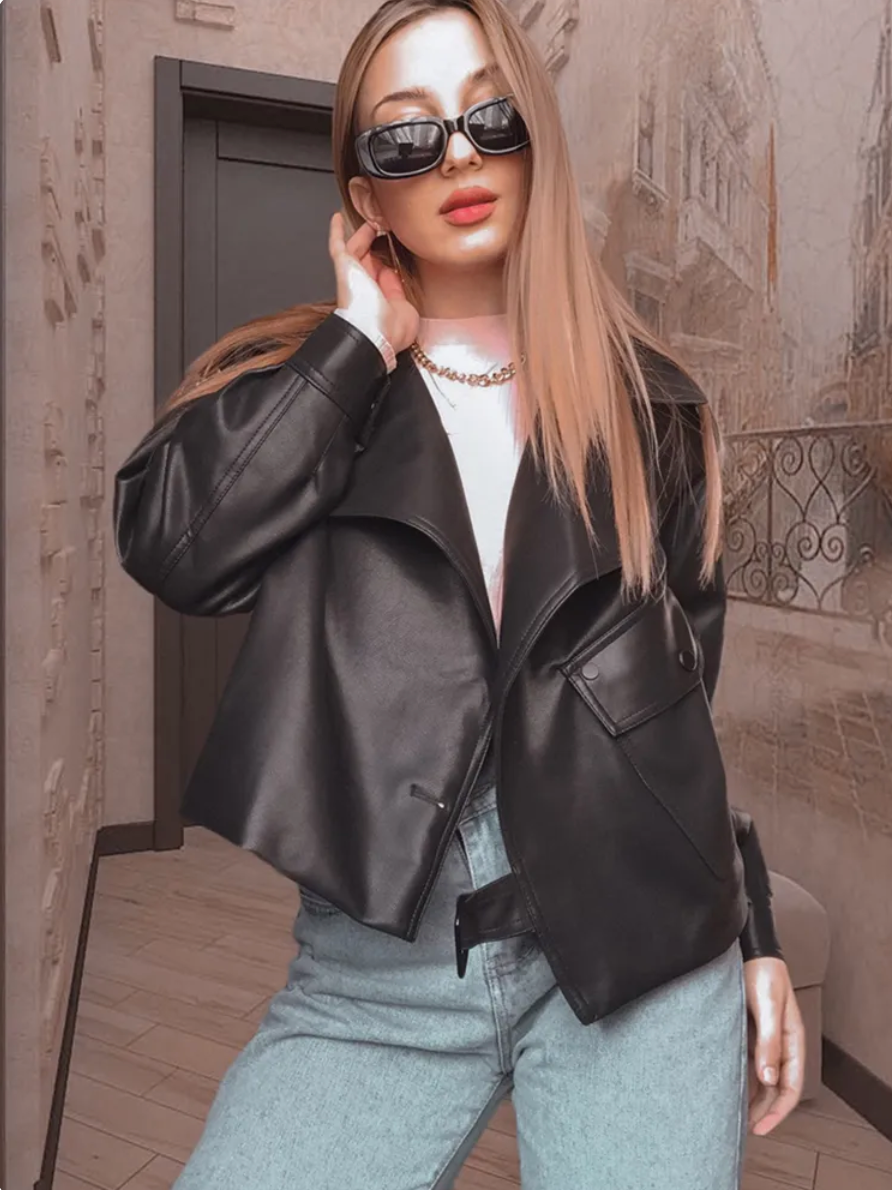 "Oversized Damenjacke mit Knöpfen, langärmelig, beige, herbstlich, uni Muster, stilvoller Chic"