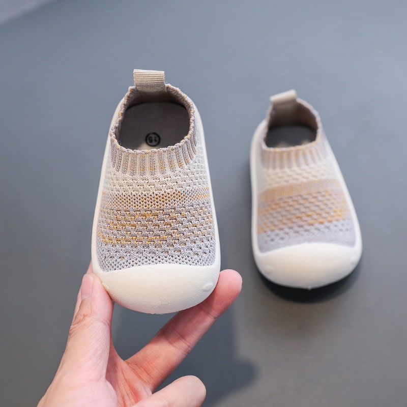 "Rutschfeste Babyschuhe für sichere Schritte, atmungsaktives Design, ergonomisch für natürliche Fußentwicklung"