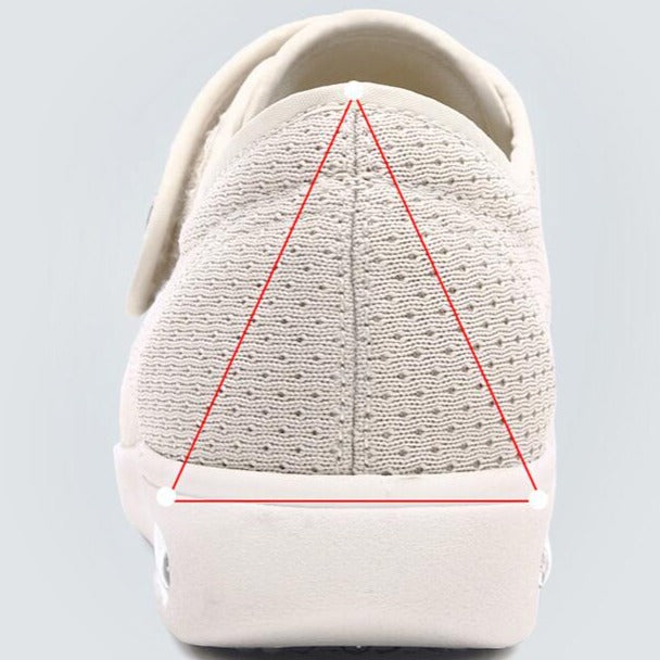 "Schwarze extra-breite orthopädische Diabetikerschuhe für Damen, mit Klettverschlüssen, komfortabel für geschwollene Füße."