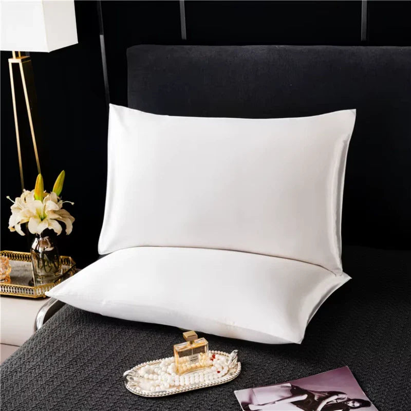 Seidener Kissenbezug für Hautpflege, luxuriös glatt, hypoallergen, in verschiedenen Farben und Größen für gesunden Schlaf.