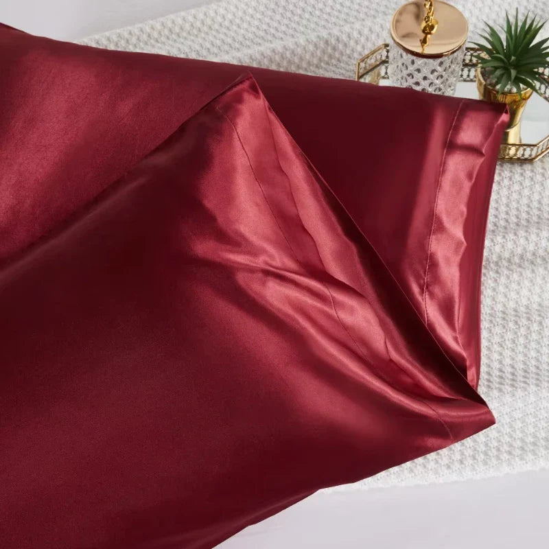 Seidener Kissenbezug für Hautpflege, luxuriös glatt, hypoallergen, in verschiedenen Farben und Größen für gesunden Schlaf.