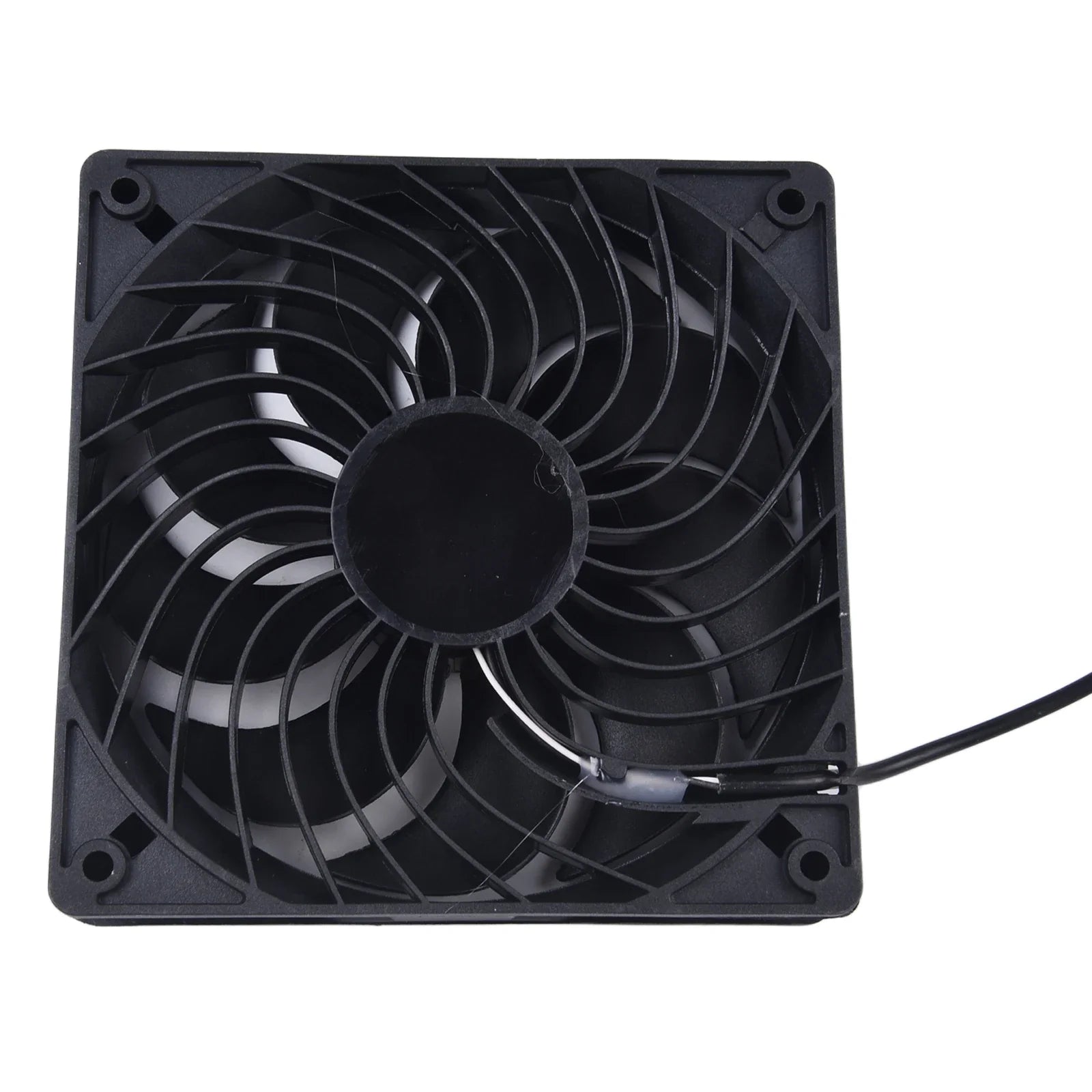 "Solar-Doppellüfter mit zwei Ventilatoren und stabiler Metallabdeckung, ideal für Outdoor-Nutzung und energieeffiziente Belüf