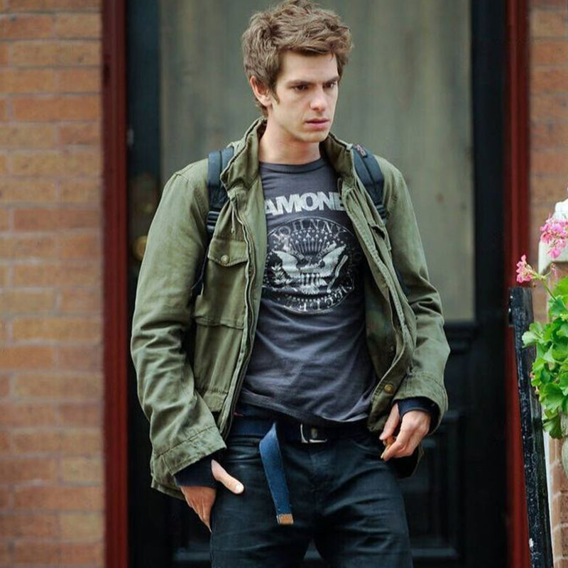 "Wasserdichte Damen Outdoor-Jacke, stilvoll und funktionell in Blau, mit verstellbarer Taille und erhöhtem Kragen."