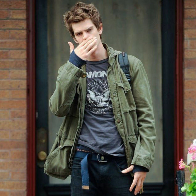 "Wasserdichte Damen Outdoor-Jacke, stilvoll und funktionell in Blau, mit verstellbarer Taille und erhöhtem Kragen."