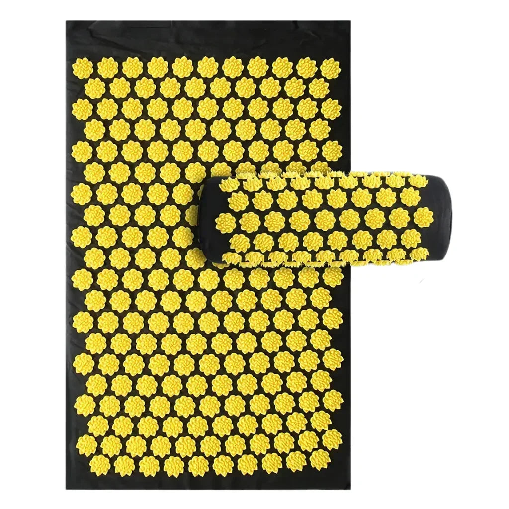 "AkupressurMassage-Matte mit Nadelpunkten zur Schmerzlinderung und Entspannung in eleganten Farben im Einsatz"