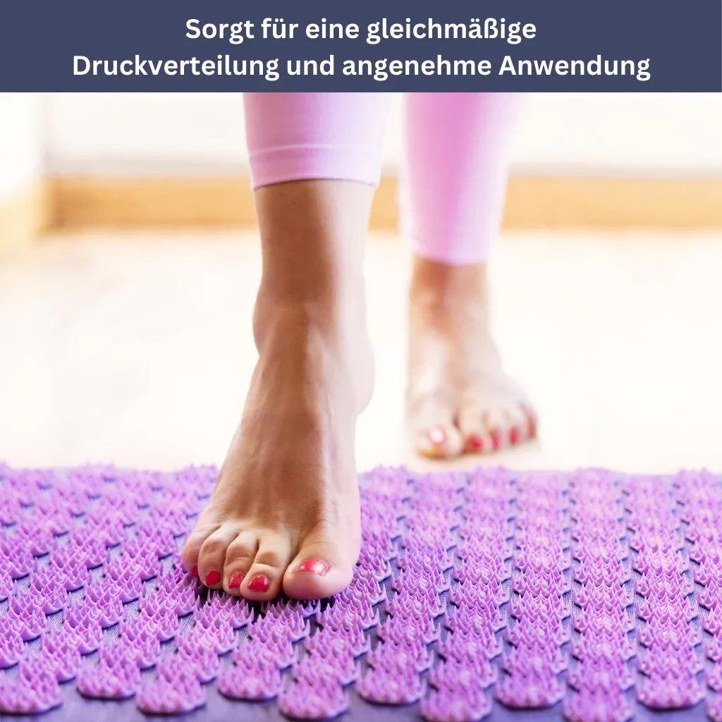 "AkupressurMassage-Matte mit Nadelpunkten zur Schmerzlinderung und Entspannung in eleganten Farben im Einsatz"