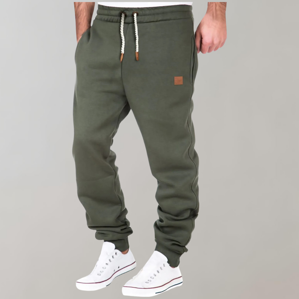 Bequeme Herren Jogginghose in Schwarz, elastisches Material, sportlich modernes Design, perfekt für Freizeit und Training.