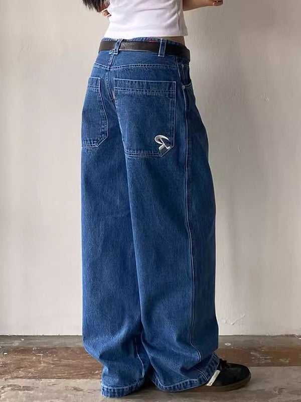 "Boyfriend Jeans mit Taschenstickerei, Vintage Stil, entspannter Schnitt, blau, einzigartige Stickerei, komfortabel"
