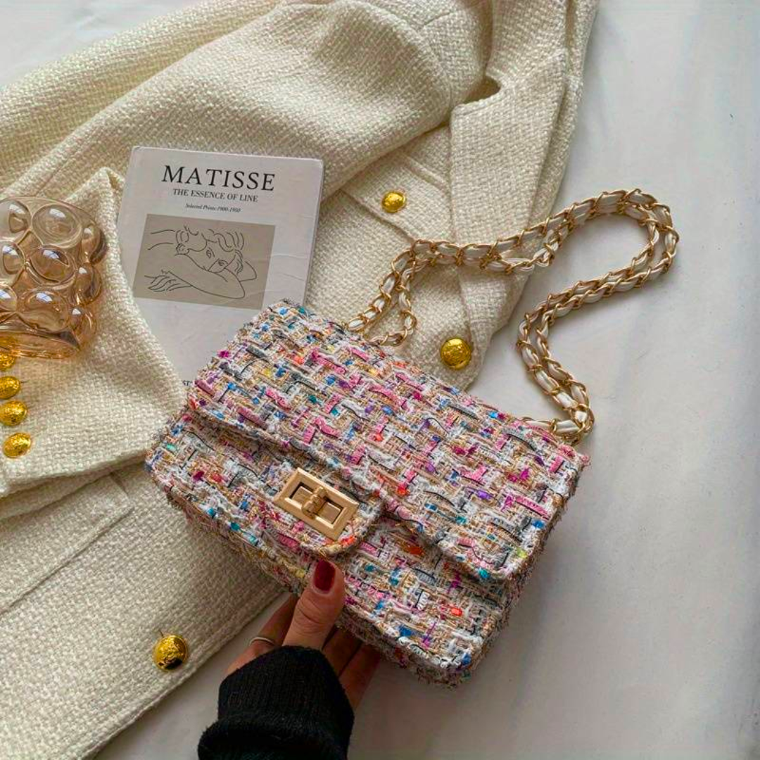 Elegante Damen-Umhängetasche in Rosa, Seitenansicht, zeitloses Design, 14x8x21 cm, modisches Accessoire für jeden Anlass.