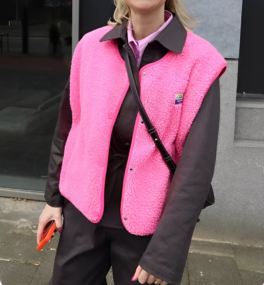 "Eleganter offener Damen-Strick-Cardigan in Beige mit weicher Textur, ideal für stilvolle Outfits zu jedem Anlass."