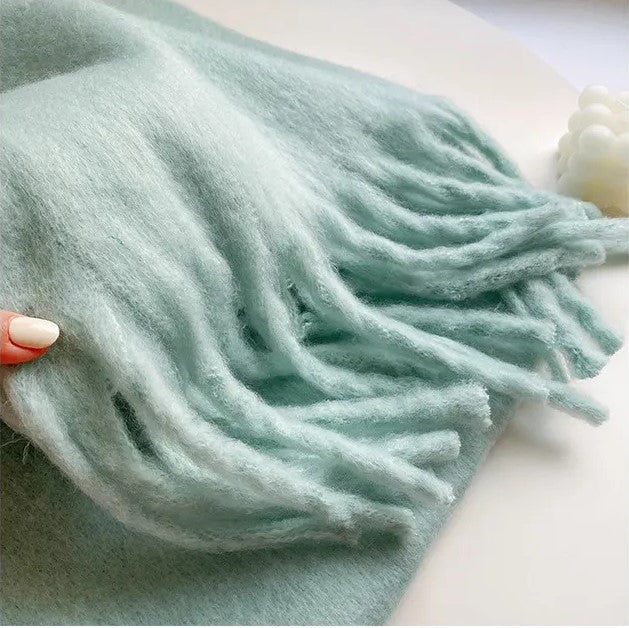 Eleganter, weicher Damenschal in Beige bis Senfgrün, ideal für den Winter, sorgt für luxuriösen Komfort und Stil.