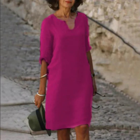 "Elegantes Damenkleid mit V-Ausschnitt, 3/4-Ärmeln und Minilänge in verschiedenen Farben."