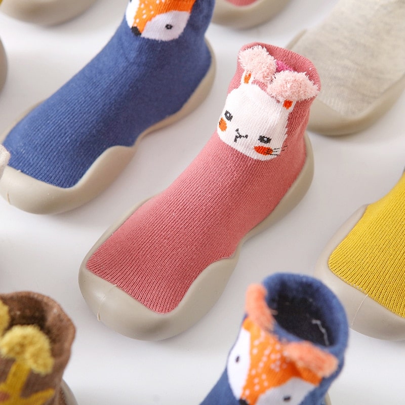 "Gelbe Fuchs-Babyschuhe mit rutschfester Sohle, ergonomischem Design und atmungsaktiven Materialien, ideal für kleine Abenteu