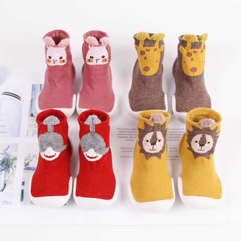 "Gelbe Fuchs-Babyschuhe mit rutschfester Sohle, ergonomischem Design und atmungsaktiven Materialien, ideal für kleine Abenteu