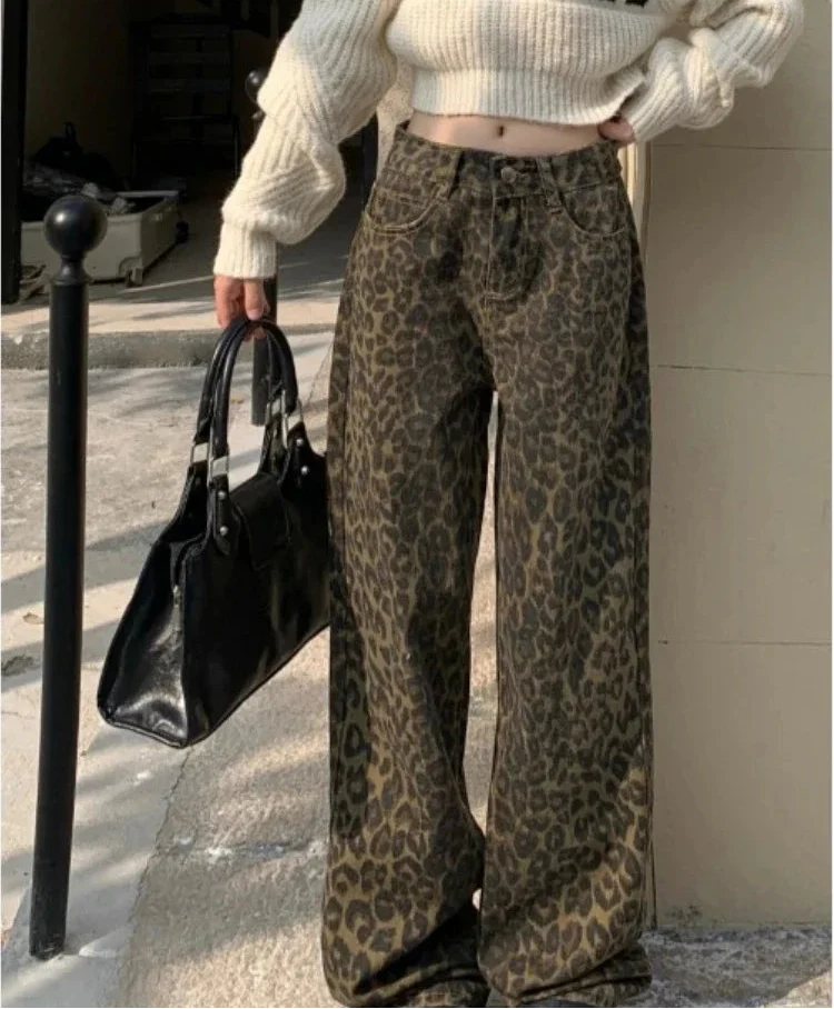 "High-Waist Jeans mit Leopardenmuster, elastischer Bund, figurschmeichelnde Passform, modisches Design, bequeme Damenhose"