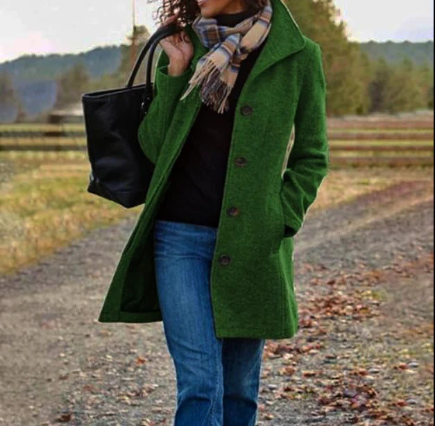 "Langer Trenchcoat Damen, winterwarm, elegant, in Grau, Grün, Khaki; ideal für stilvolle Wintertage, schlanke Silhouette."