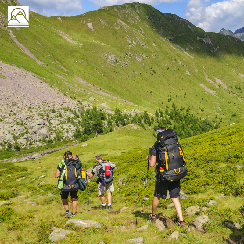Leichte, rutschfeste Wanderstiefel für Damen & Herren, robustes Design in Blau, Orange, Rot für optimalen Halt.