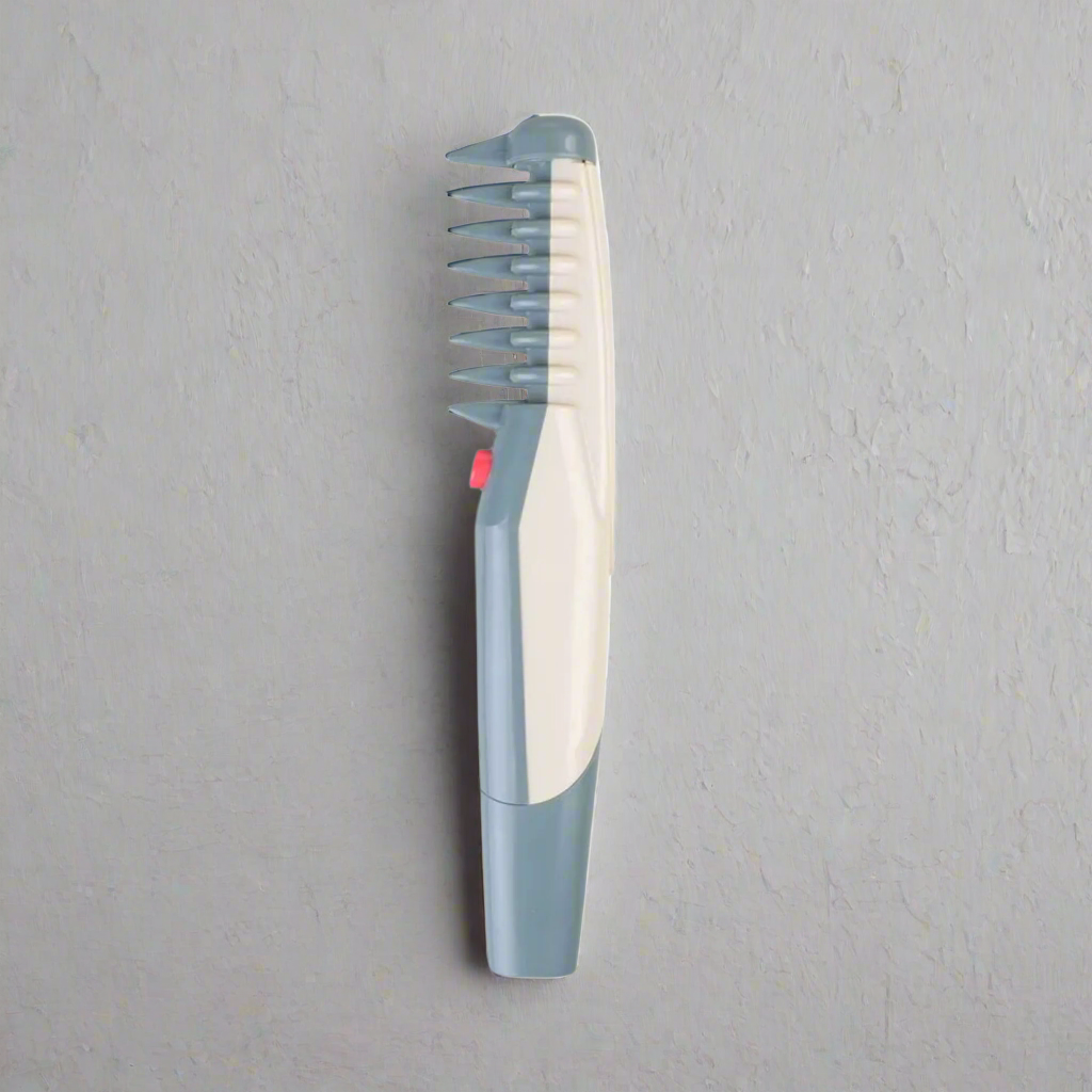 Leiser, kabelloser Tierhaarschneider mit Edelstahlklingen, hautschonend und ideal für stressfreies Trimmen bei Haustieren.