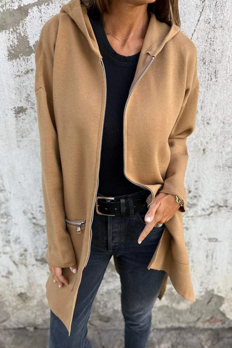 Lässige Kapuzenjacke für Damen, mit Schlitz und Reißverschluss, vorne gezeigt, erhältlich in 9 trendigen Farben.