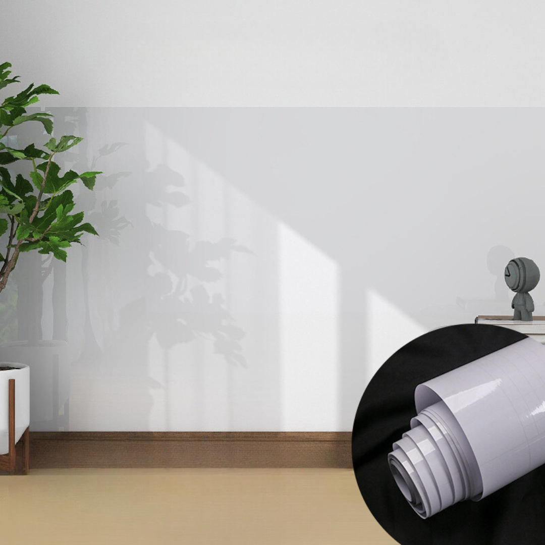 "Transparente, elektrostatische Wandaufkleber an glatter Oberfläche, ideal für stilvolle Wanddeko ohne Klebstoff."