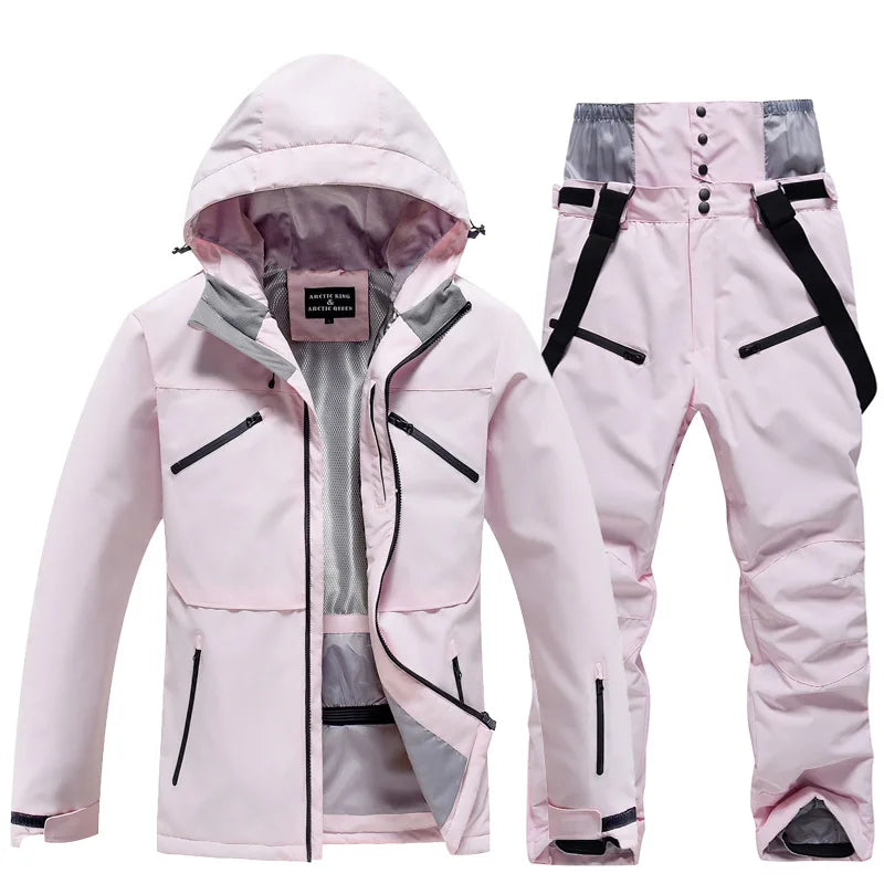 Unisex Skianzug mit Kapuzenjacke und Skihose, in leuchtenden Farben, windfest und ideal für Winterabenteuer.