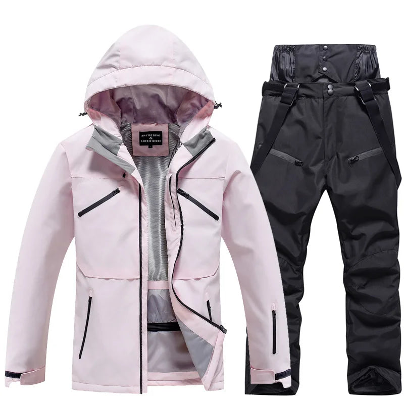 Unisex Skianzug mit Kapuzenjacke und Skihose, in leuchtenden Farben, windfest und ideal für Winterabenteuer.