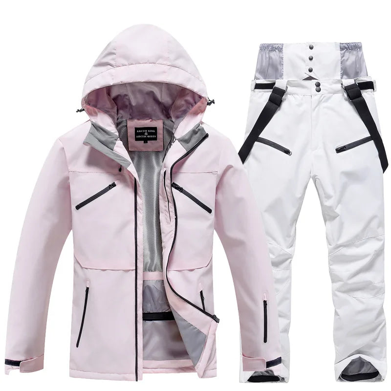 Unisex Skianzug mit Kapuzenjacke und Skihose, in leuchtenden Farben, windfest und ideal für Winterabenteuer.
