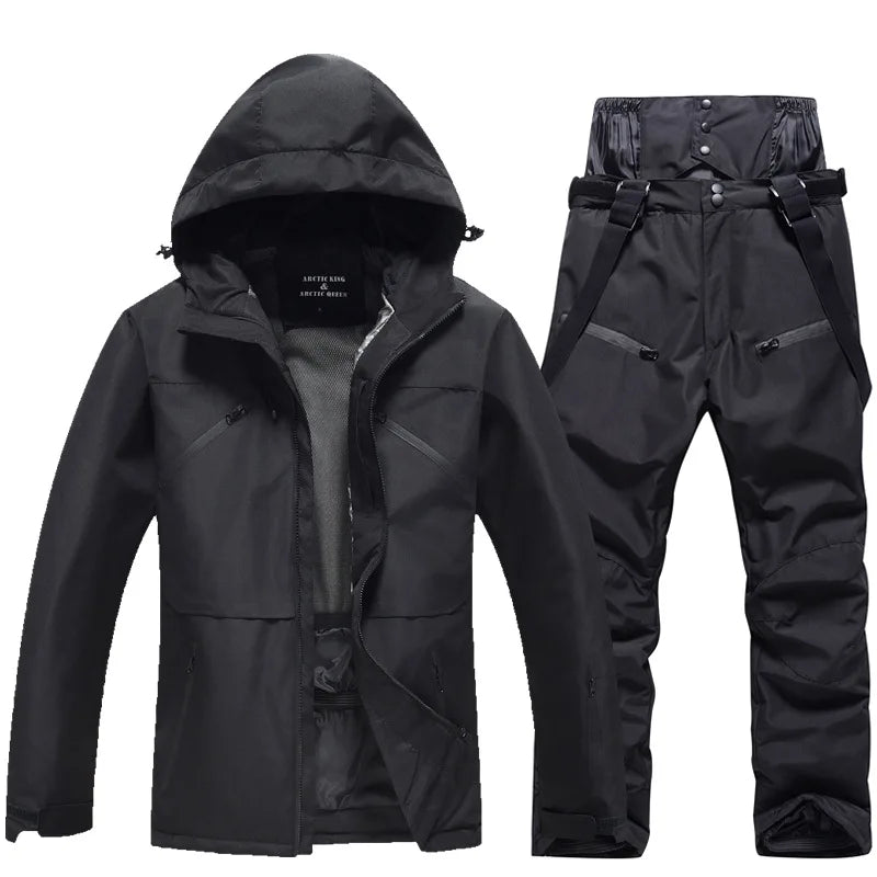Unisex Skianzug mit Kapuzenjacke und Skihose, in leuchtenden Farben, windfest und ideal für Winterabenteuer.