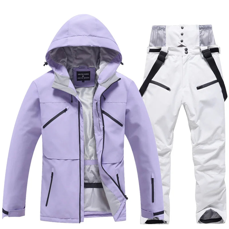 Unisex Skianzug mit Kapuzenjacke und Skihose, in leuchtenden Farben, windfest und ideal für Winterabenteuer.