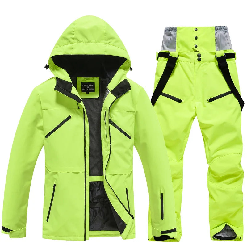 Unisex Skianzug mit Kapuzenjacke und Skihose, in leuchtenden Farben, windfest und ideal für Winterabenteuer.