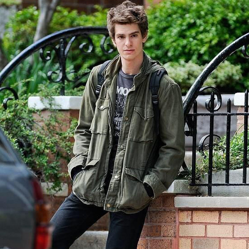 "Wasserdichte Damen Outdoor-Jacke, stilvoll und funktionell in Blau, mit verstellbarer Taille und erhöhtem Kragen."