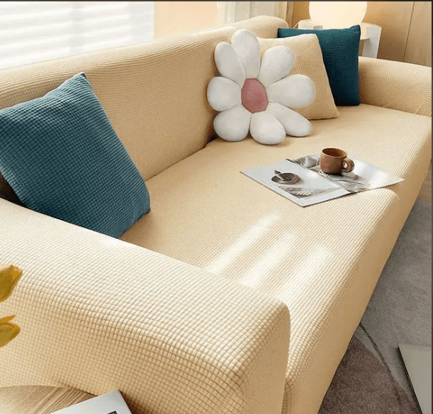 "Wasserdichter Sofabezug aus Jacquard-Stoff in Beige, schützt vor Flecken, stilvolles Design, für Haustiere geeignet."